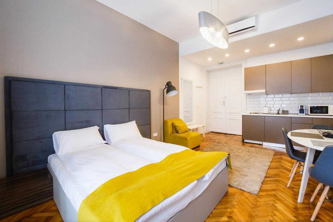 Eat It Cozy Downtown Apartments Oradea Bagian luar foto