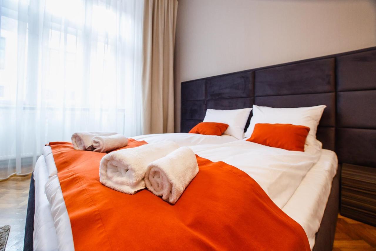 Eat It Cozy Downtown Apartments Oradea Bagian luar foto