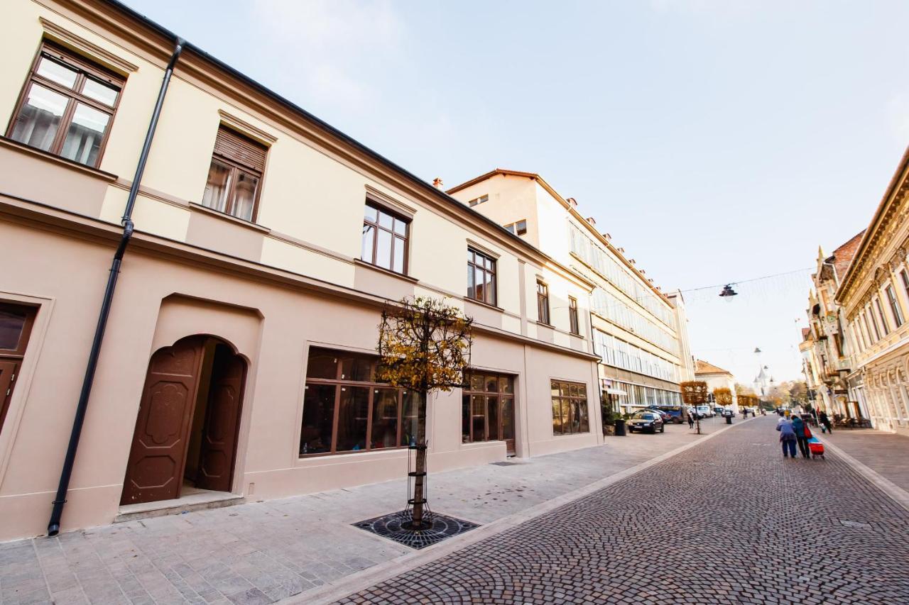 Eat It Cozy Downtown Apartments Oradea Bagian luar foto