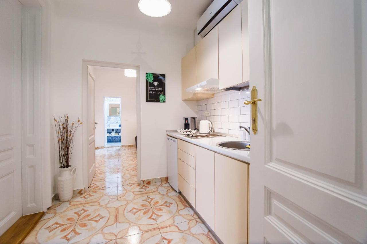 Eat It Cozy Downtown Apartments Oradea Bagian luar foto
